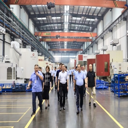 金湖縣委書記賀寶祥率黨政代表團 參觀泰隆科技產業(yè)園